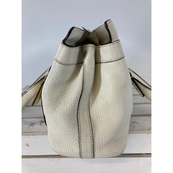COACH F14686 LARGE IVORY PEBBLED LEATHER SHOULDER BAG WITH CHARM - Picture 4 of 16